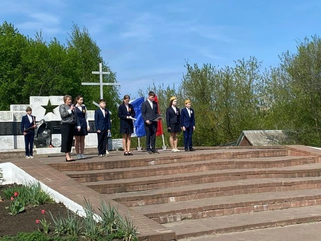 9 мая в с.Ермоловка у мемориала погибшим землякам в годы Великой Отечественной войны со...