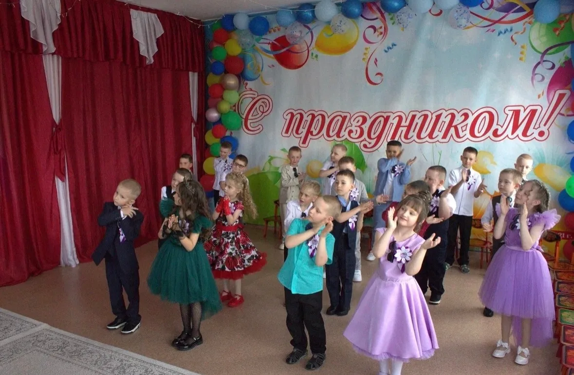 Дорогие наши выпускники! Мы от всей души желаем вам ярких открытий, успехов в учебе и новых друзей в