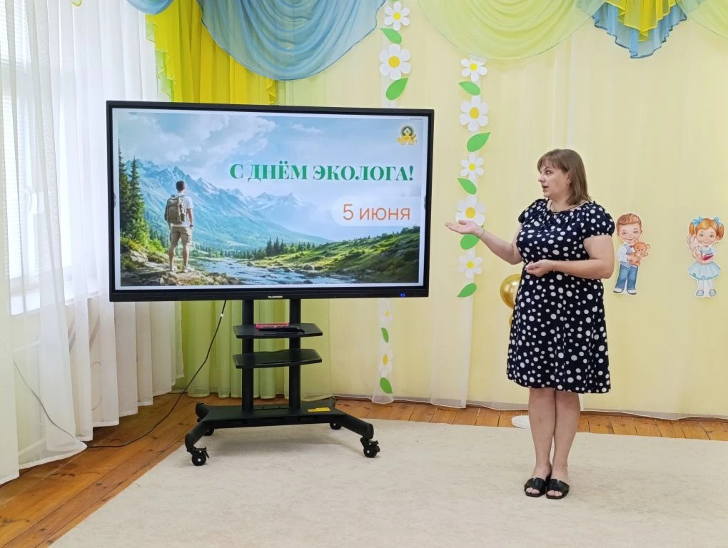 Всё хорошее в людях – из детства!
Как истоки добра пробудить?
Прикоснуться к природе всем сердцем:
У
