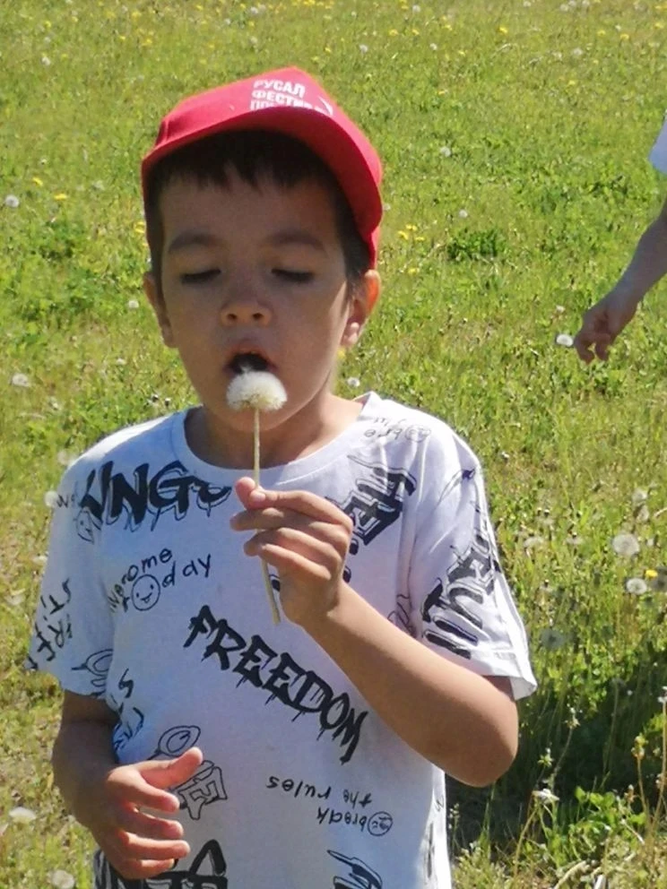 ДЕНЬ ЧЕТЫРНАДЦАТЫЙ.
Сегодня день был посвящён природе, экологии🌏. Ребята изучали деревья, кустарник