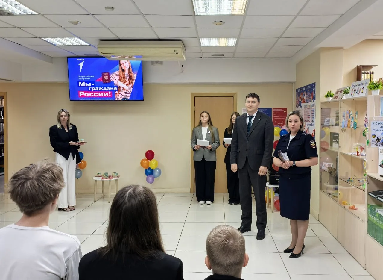 В Братском районе полицейские приняли участие в акции «Мы — граждане России!»

Мэр Братского района 