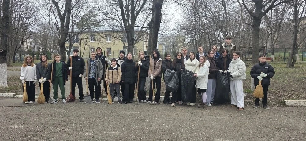 🧹🪣 Наша школа присоединилась к Всероссийской акции «Экосистема», направленной на формирование эколог