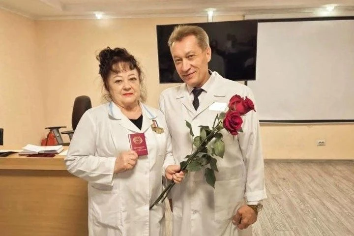 Врач из Абакана получила медаль «Трудовая доблесть Хакасии»