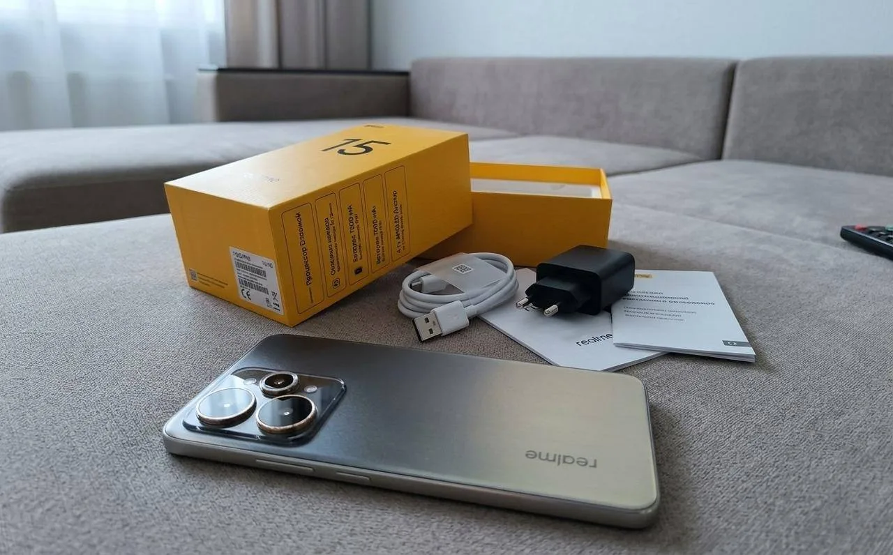 Смартфон Realme 15