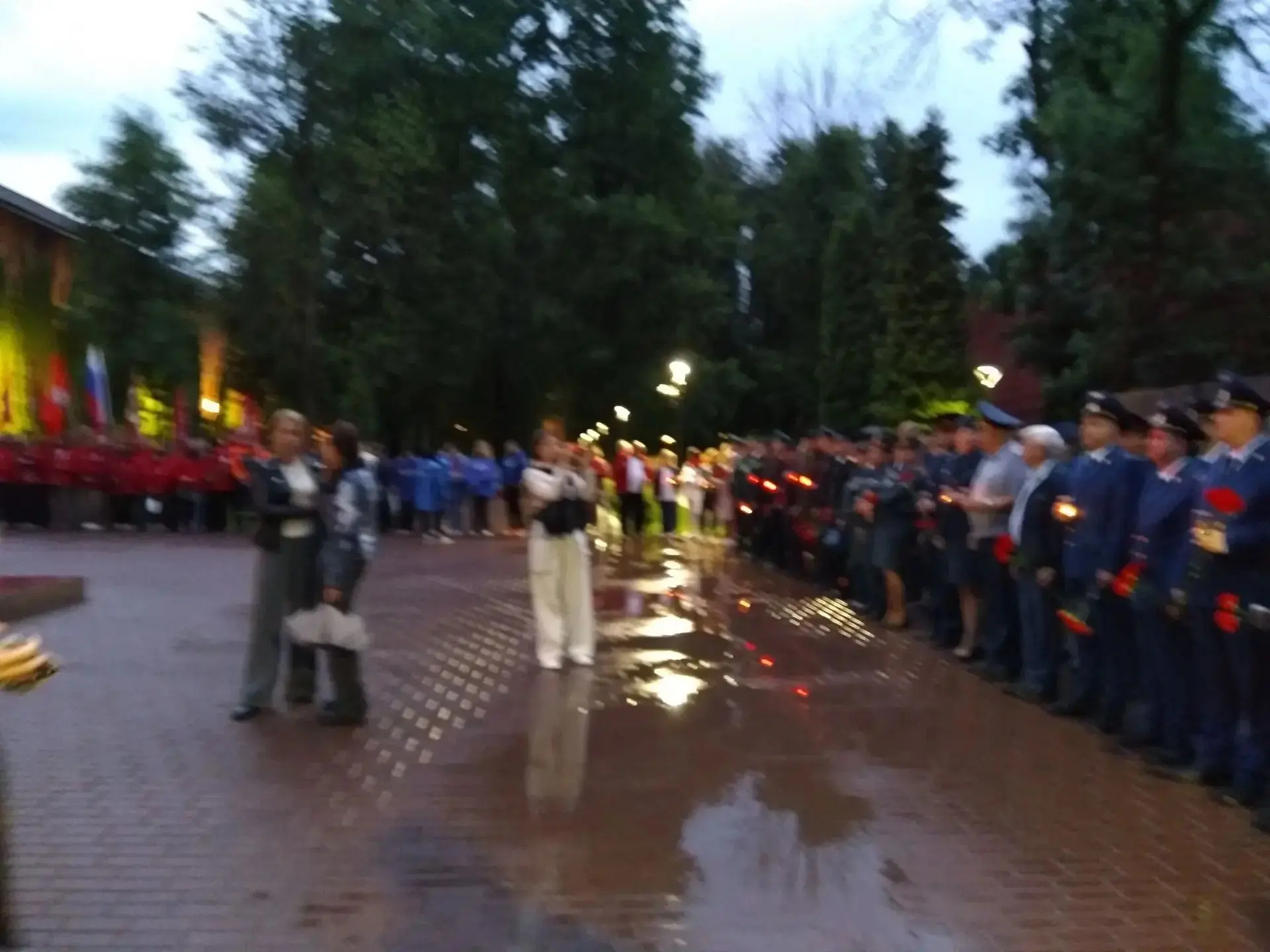 🕯 Мы зажигаем свечи, чтобы помнили…
Наша школа присоединилась ко Всероссийской акции «Свеча памяти»