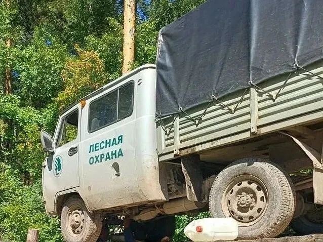 Вчера сотрудники Яманского участкового лесничества и МЧС нашли и вывели из леса заблудившегося грибн