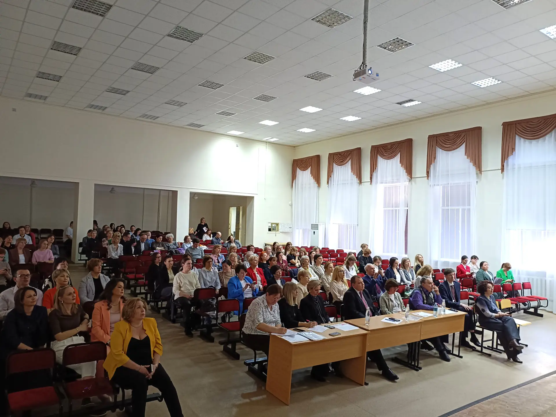 Молодые педагоги и опытные коллеги обменялись знаниями и наработками    В рамках научно-педагогическ