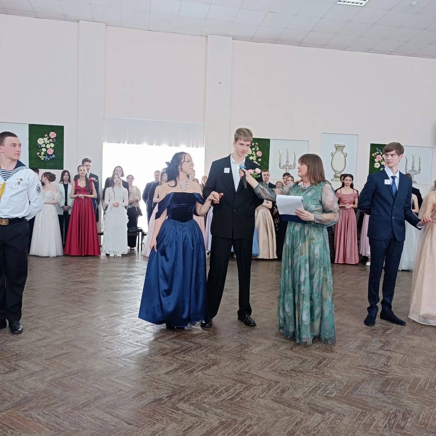 В Сормово закружился первый Бал! 💃🕺  30 танцевальных пар, живая музыка и атмосфера XIX века — в ЦДТ 