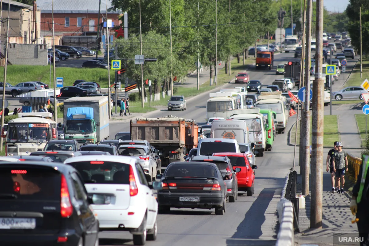 Центр города по несколько раз в день стоит в пробках из-за одновременного ремонта сразу на трех улиц