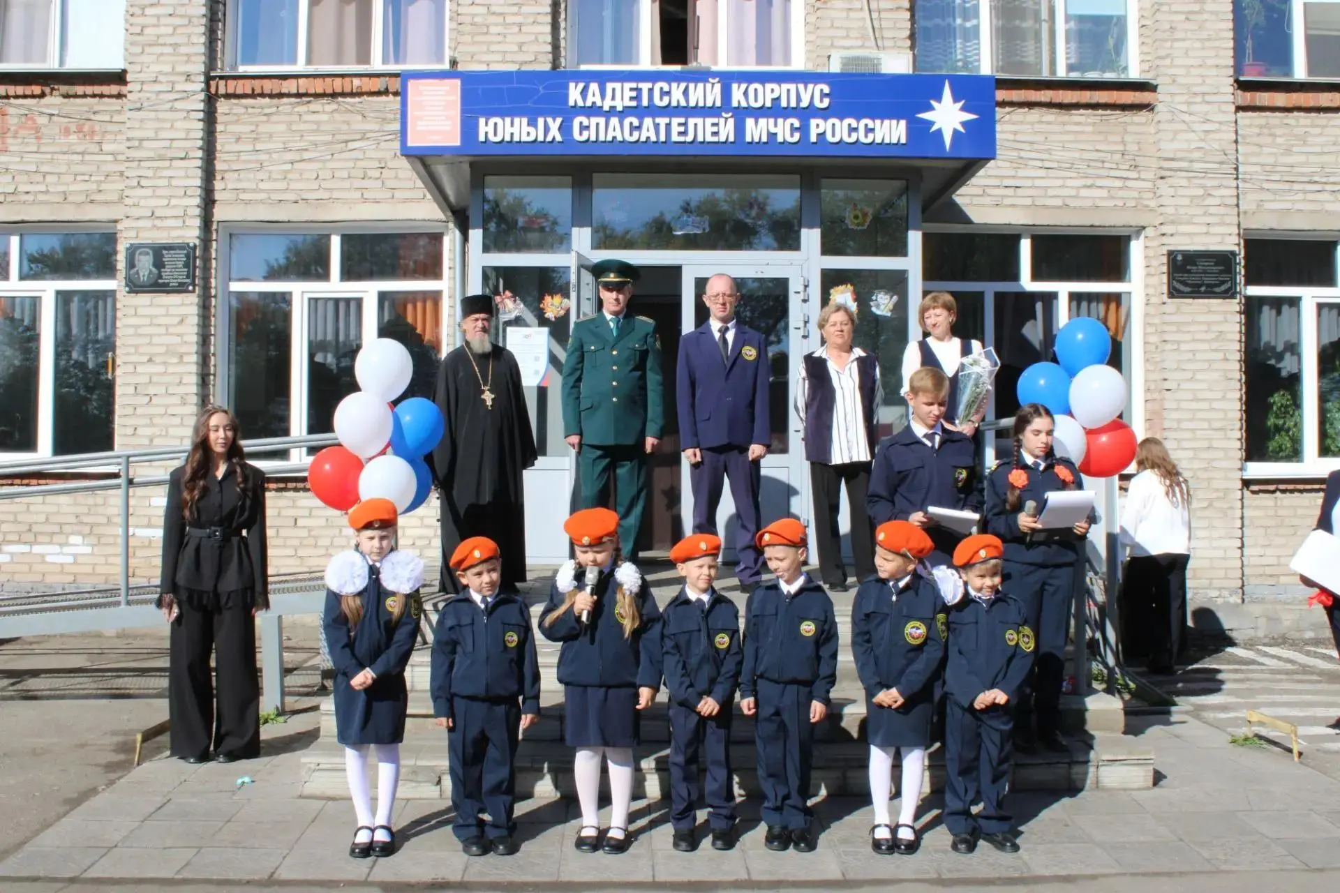 1 сентября — День знаний! Вновь распахнулись двери школы, чтобы дать старт новому учебн...