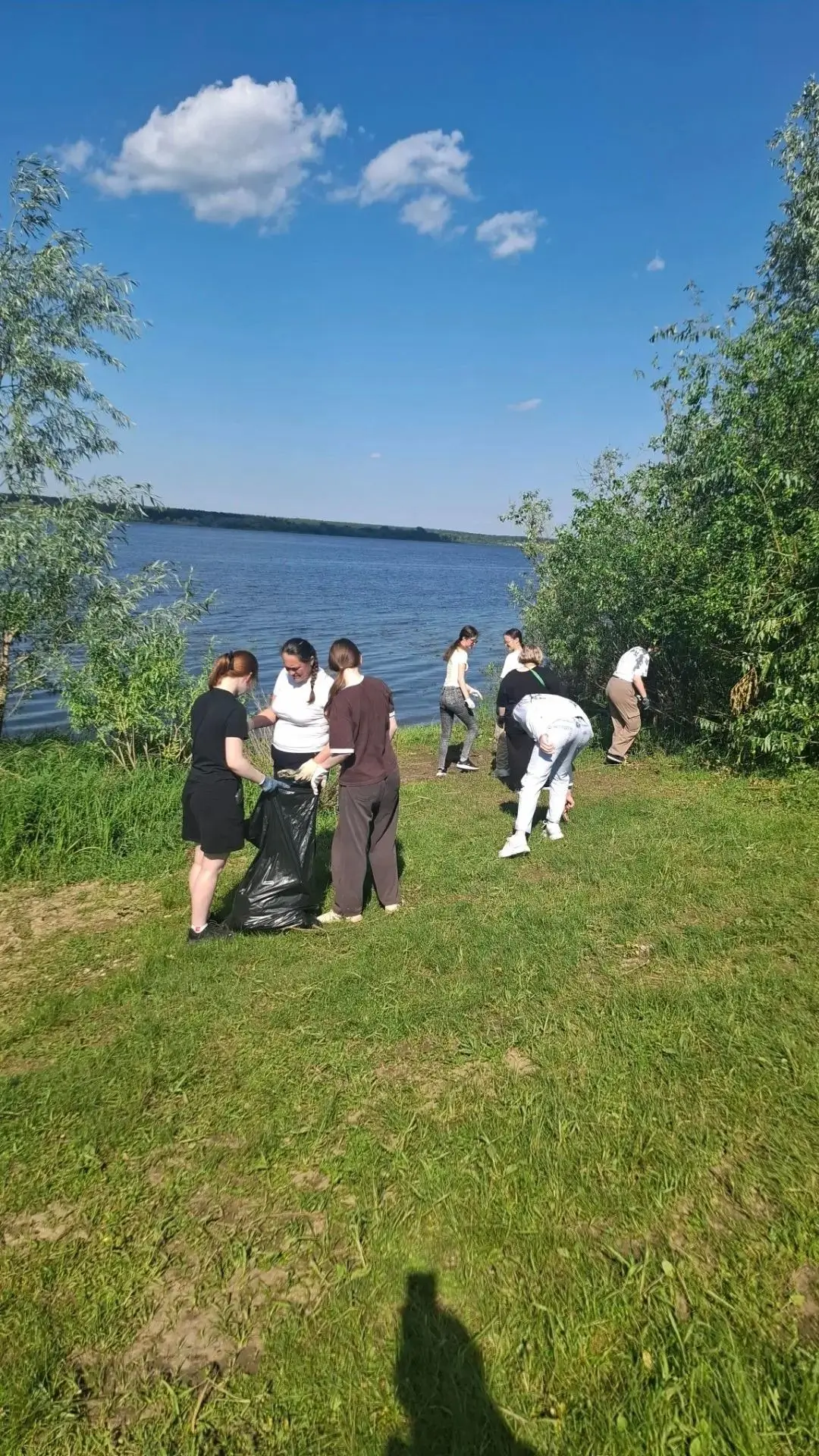 Чистая Волга начинается с нас! 💪🌊Сегодня студенты групп 24А и 23Б доказали, что быть волонтёром — 