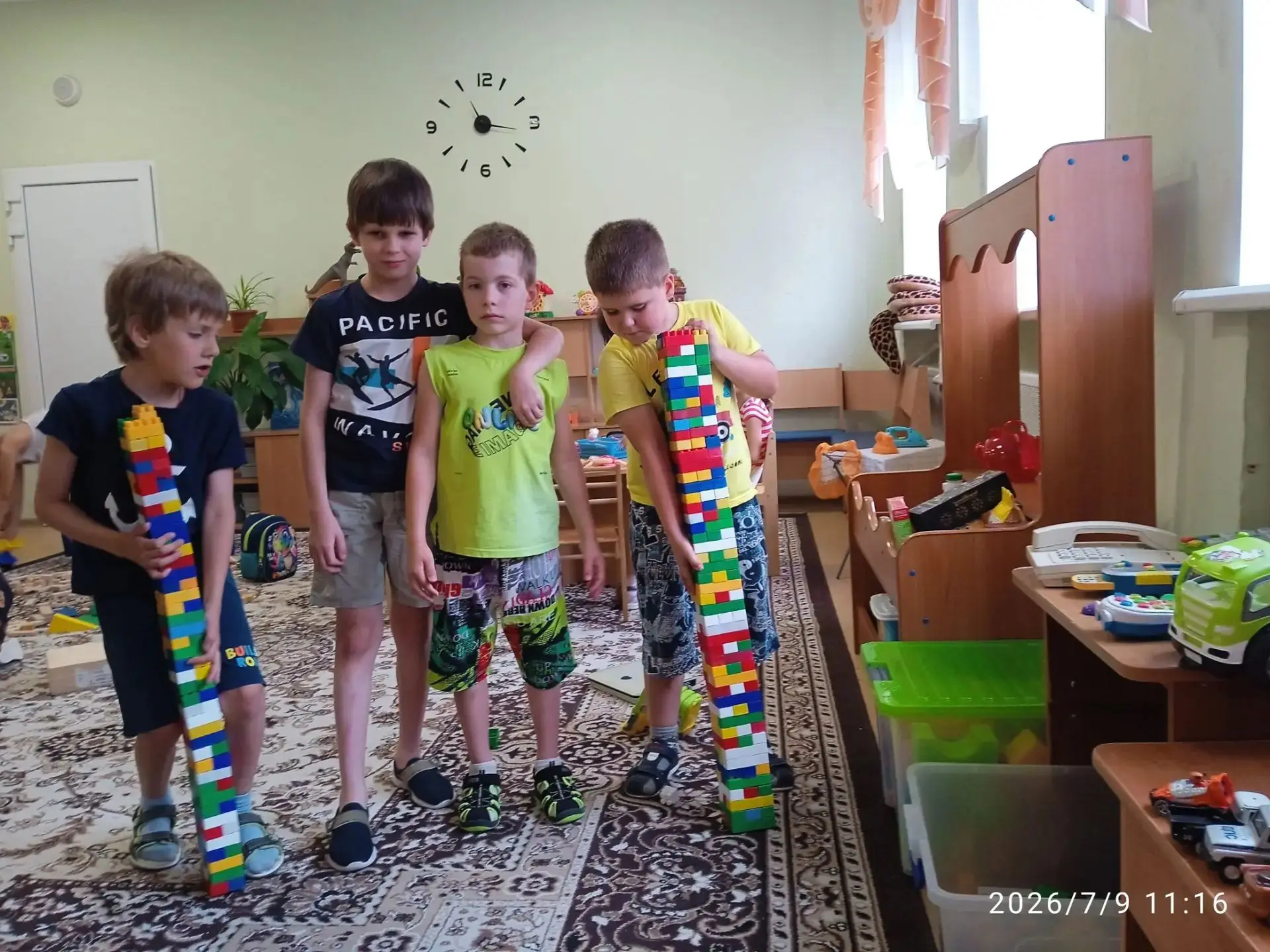 🏗️🚀 Стройка века в детском саду! Башни до небес и рекордный забор! 🚀🏗️

А вот и мы, ваши любимые