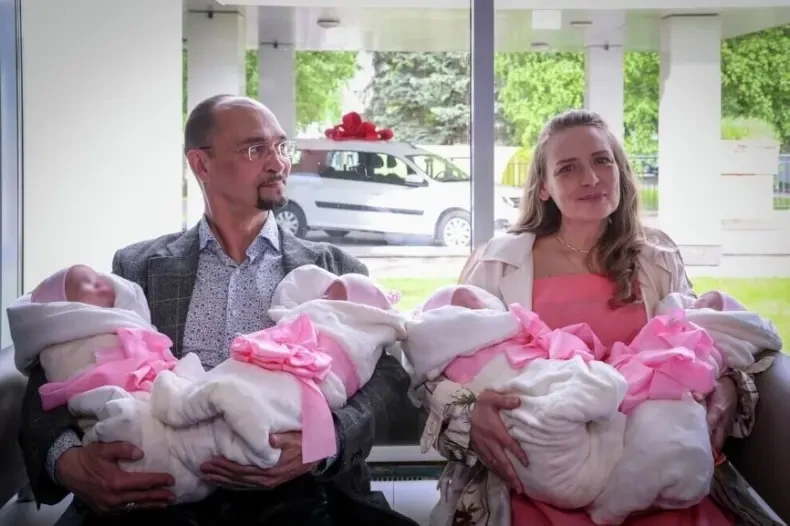 👶 Одна на 15 миллионов: в Петербурге выписали домой уникальных девочек-четверняшек

Пресс-служба ад