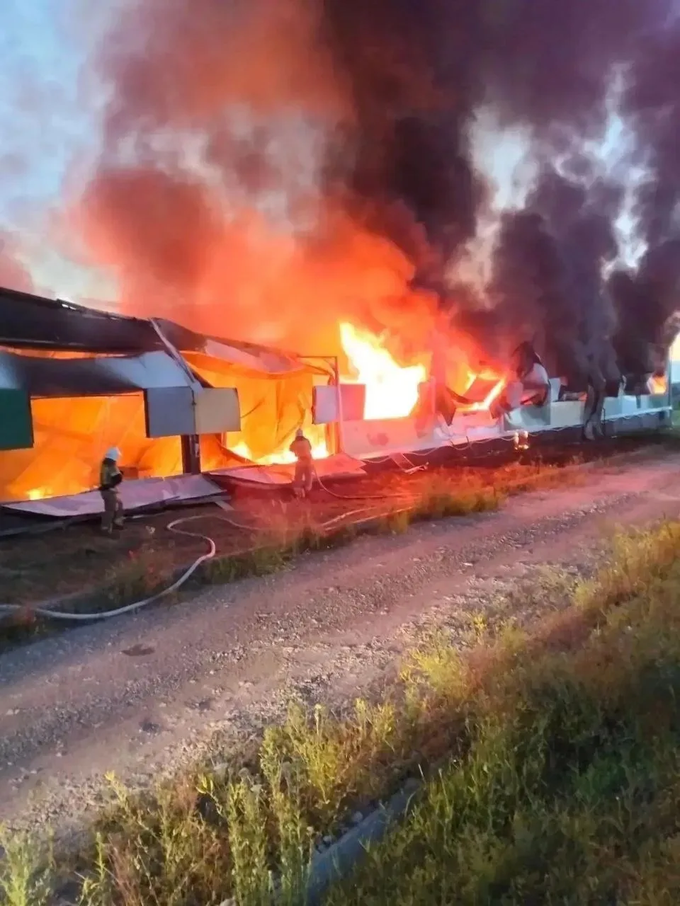 В Анапе продолжается ликвидация крупного пожара на складе 

18 июня в 3:30 произошло возгорание в ск