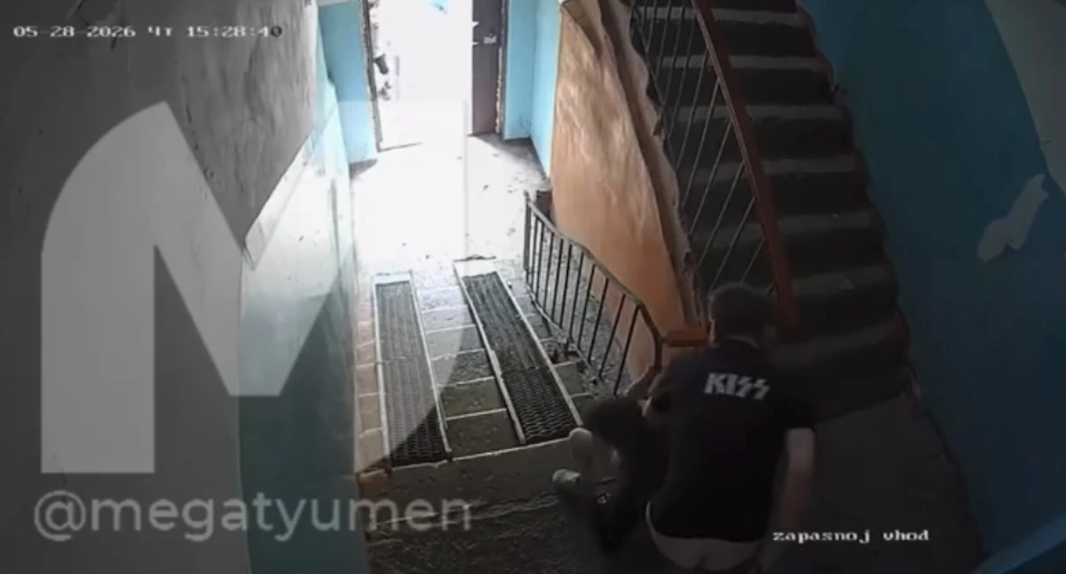44 года мужчине, который спустил штаны в подъезде пансионата на Лесобазе, пытаясь изнас...