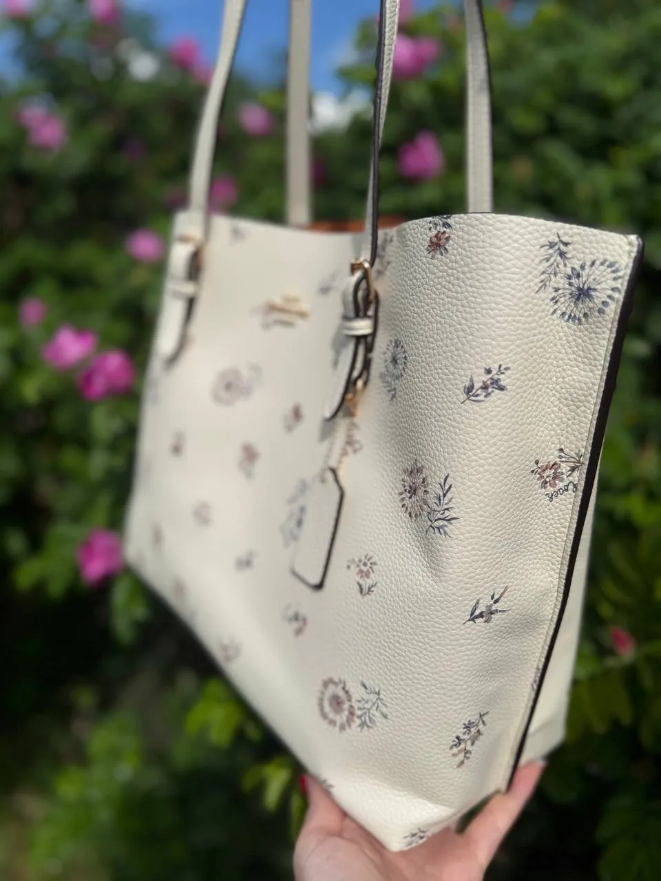 Шопер Coach
-натуральная кожа 
-размер 36/27
комплектация пыльник 
-цена 4500₽