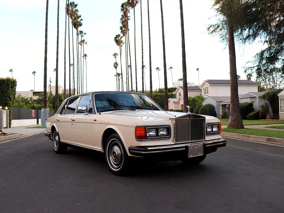 Автомобиль Rolls-Royce Silver Spur, купленный Майклом Джексоном в подарок своей матери ...