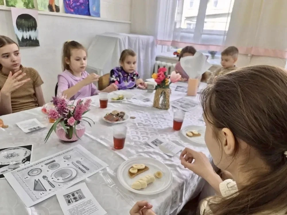🍽 В Центре детского творчества прошло необычное занятие по столовому этикету  В творческих объединен