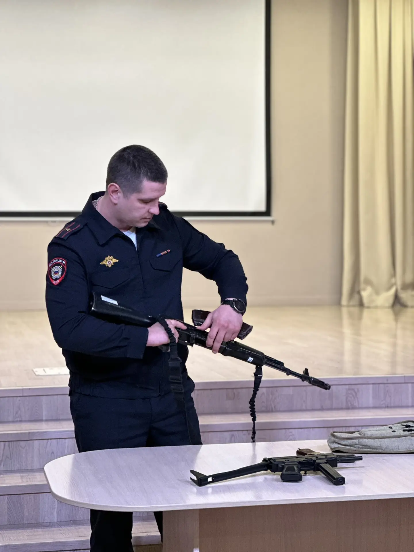 🔎Профессия под лупой: как прошел необычный практикум!  🕵️В "полицейских" классах сегодня царила атмо