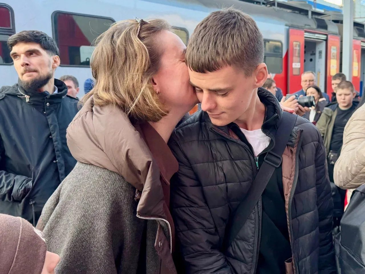 🚉 Незабываемые каникулы в Северной столице  Дети наших сотрудников из приграничья отправились на отд