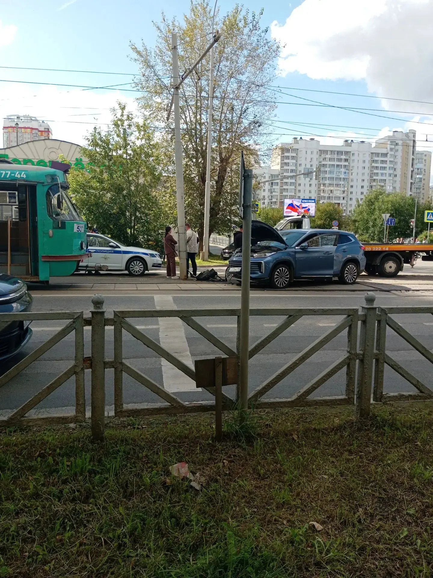 На улице 8 Марта около Автовокзала авария. По словам очевидцев, двое пострадавших. Движ...