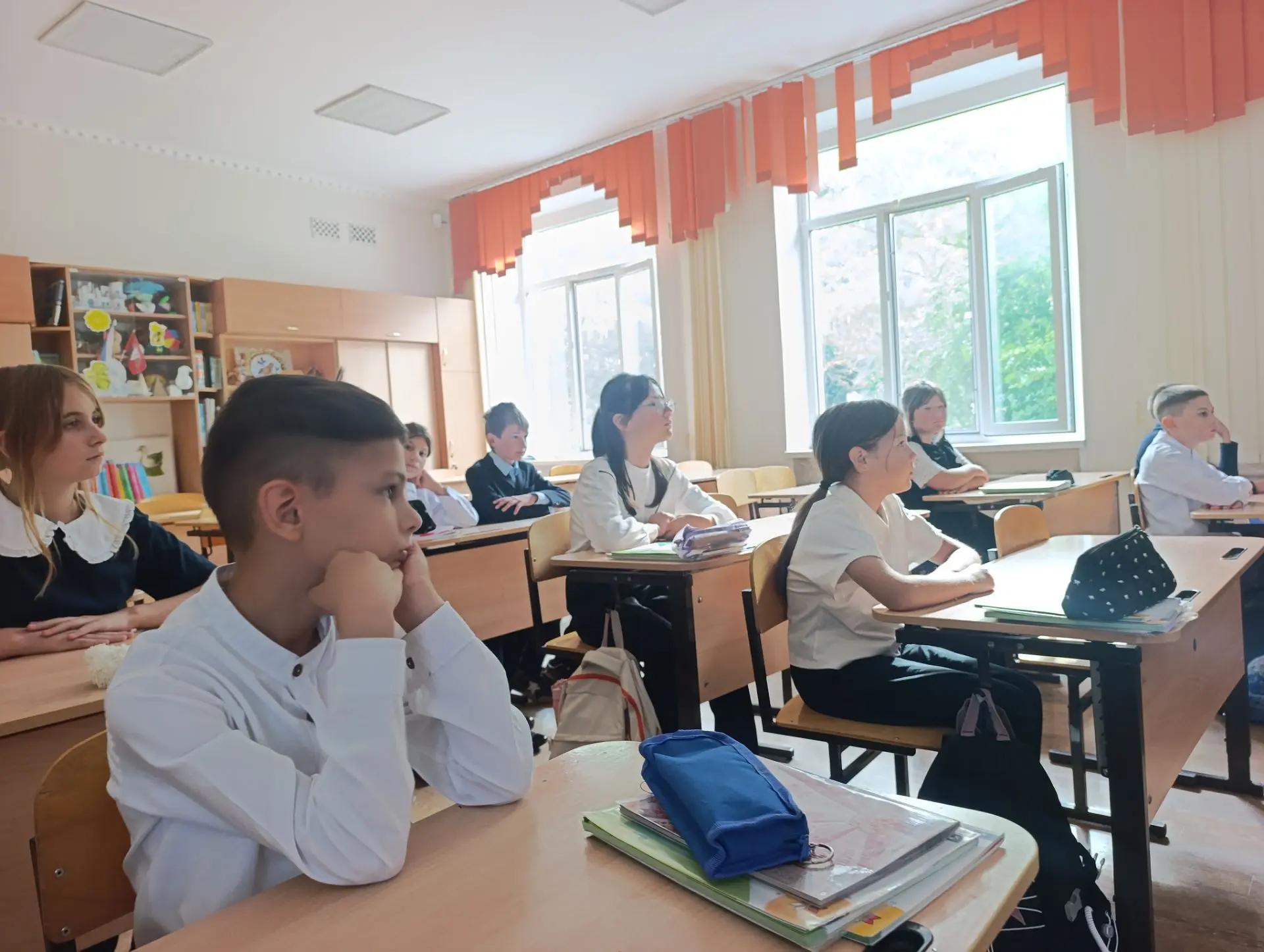 🗓 В понедельник, 7 сентября, в ГБОУ СОШ №44 им. В. В. Ходырева прошли внеурочные занят...