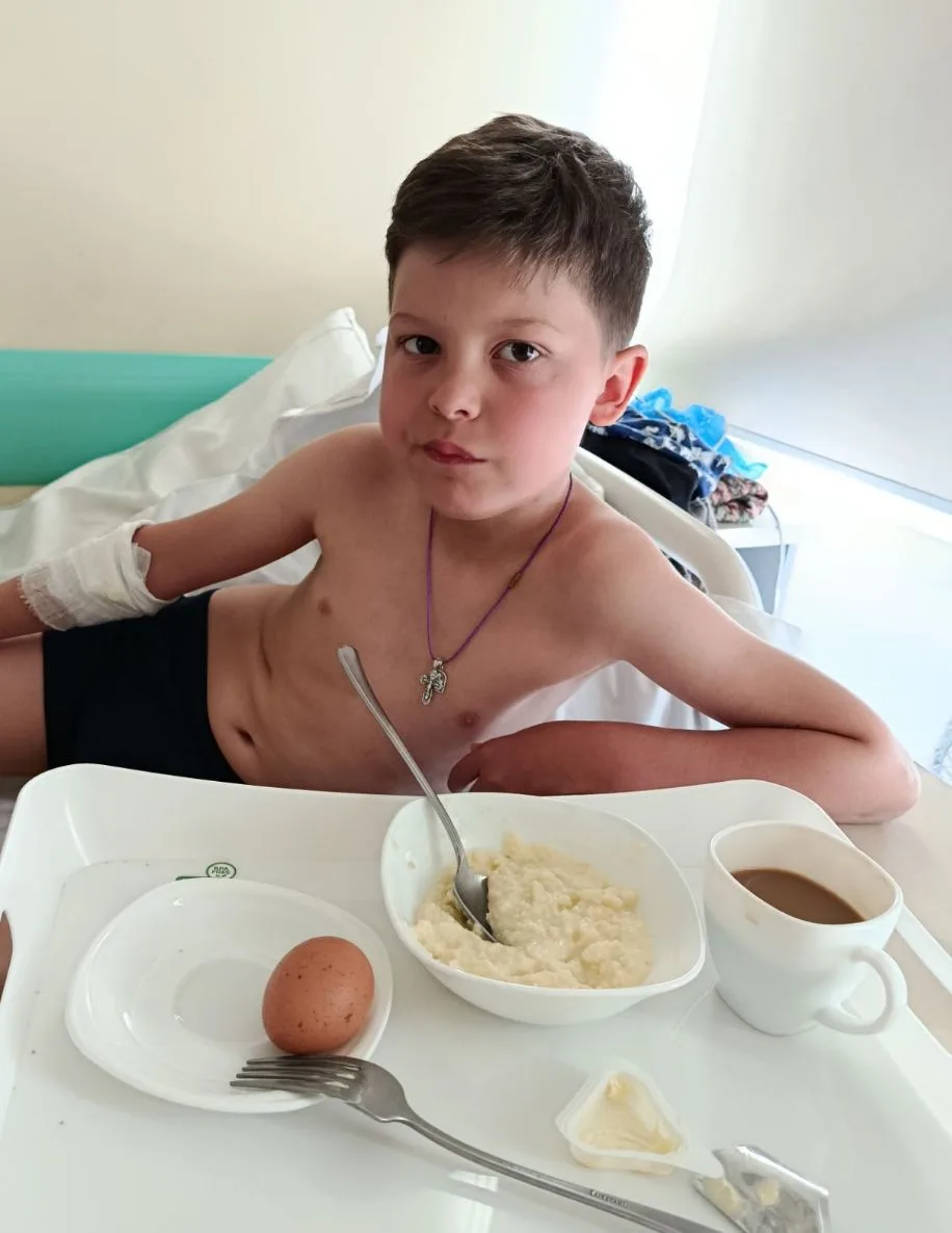 Парень всех благодарит за беспокойство и молитвы 🙏