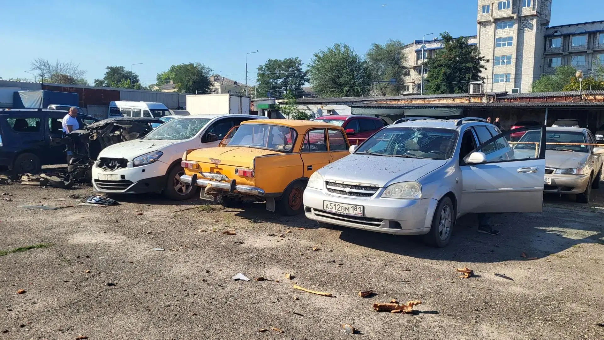 ⚡️Ночью Луганск подвергся атаке ВСУ. Удар пришёлся по автостоянке на улице Оборонной, г...