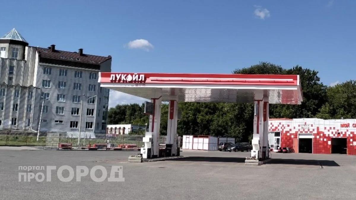 В Новочебоксарске очереди на заправках стали короче, но топливный квест продолжается. Водители тепер