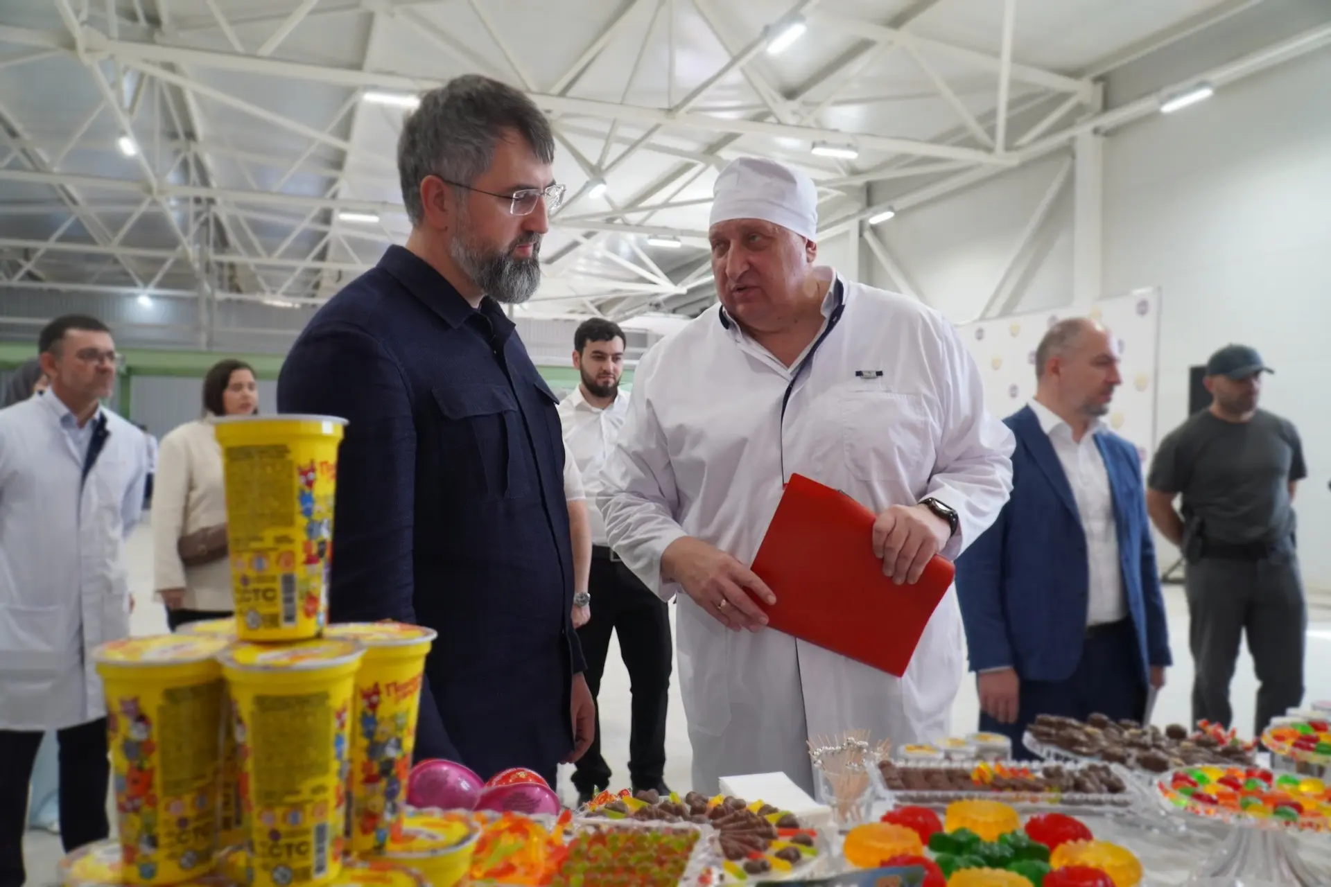 «Чтобы радовать наших детей»: директор новой кондитерской фабрики о целях расширения пр...