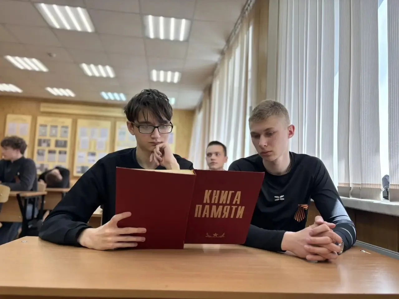 Информационный час «Забвению не подлежит» для студентов СП2-25 провела Бессарабова Лариса Леонтьевна