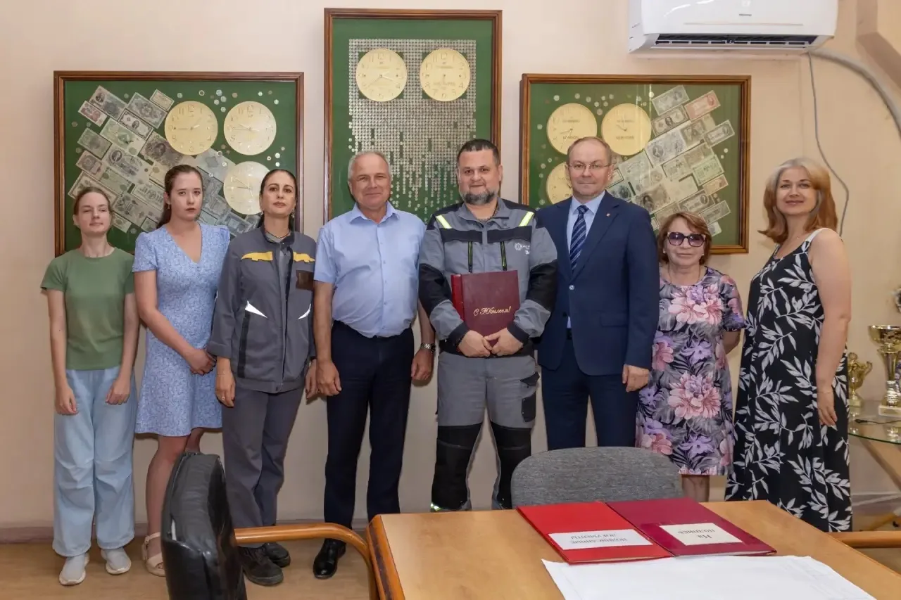 🏭🎉 Два юбилея на одном предприятии - двойной повод для радости!

🤝 Сегодняшнее утро провёл на вол
