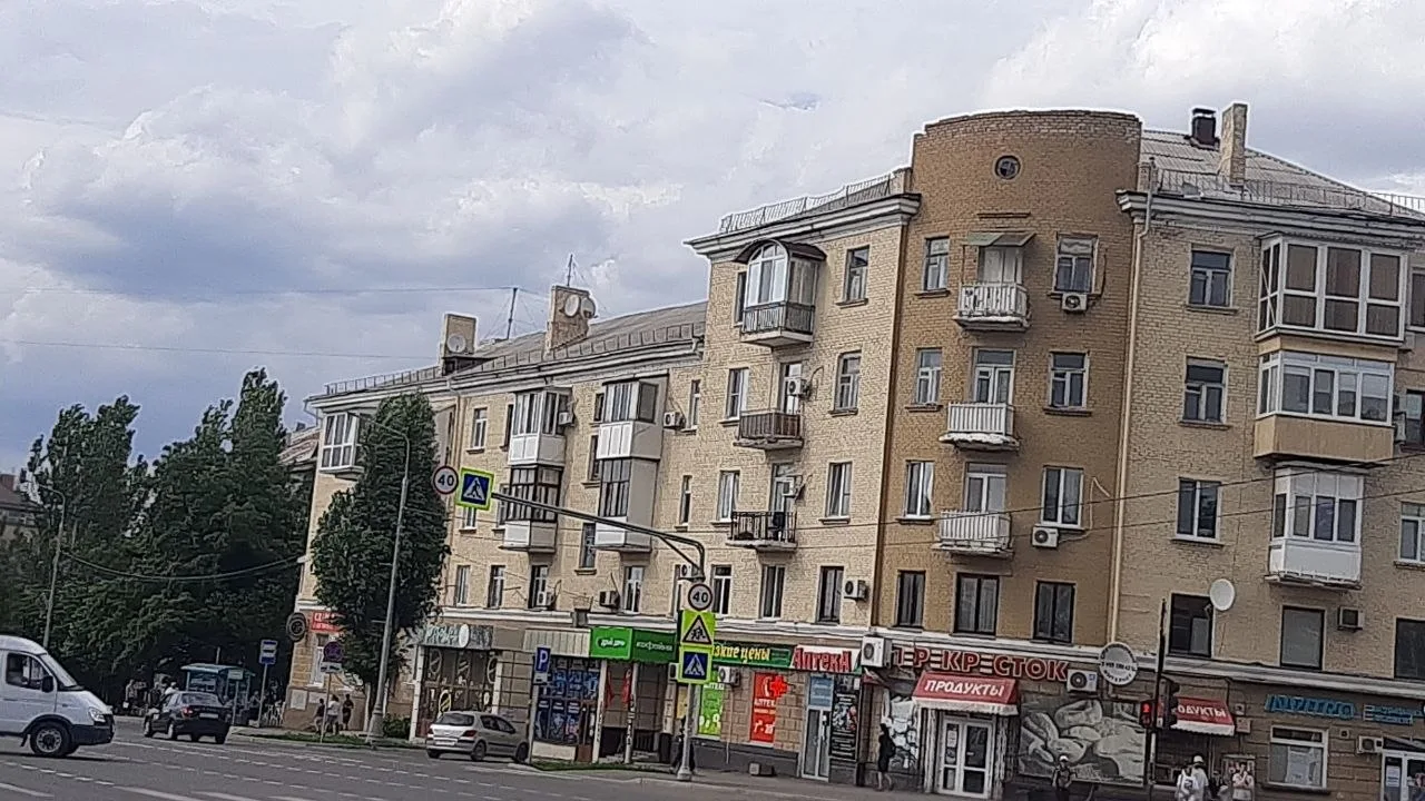 ❗️Луганск, угол улиц Оборонная и Курчатова.

В связи с ухудшением погодных условий и сильным ветром 