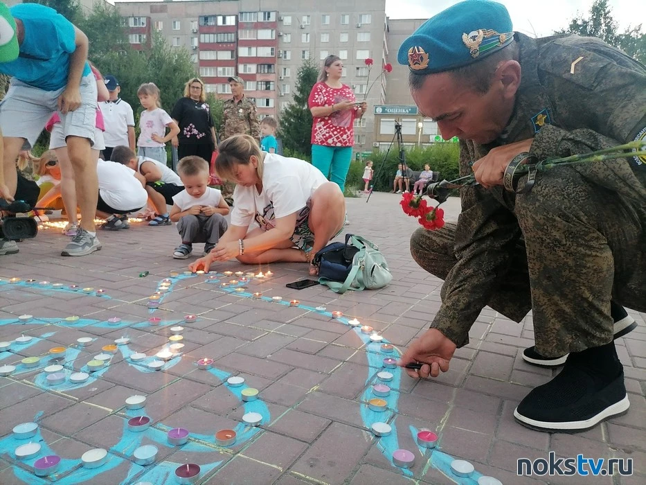 В Новотроицке прошла акция памяти «Белые ленты», посвященная детям, погибшим в ходе войны на Донбасс