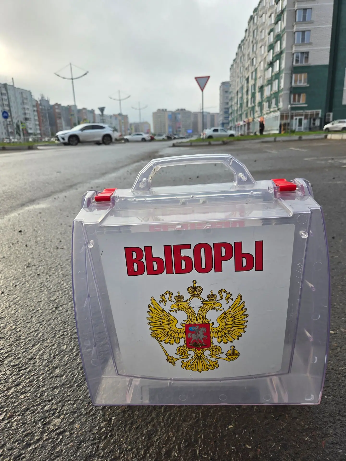 Рано утром наш ящик отправился в дорогу.🚗