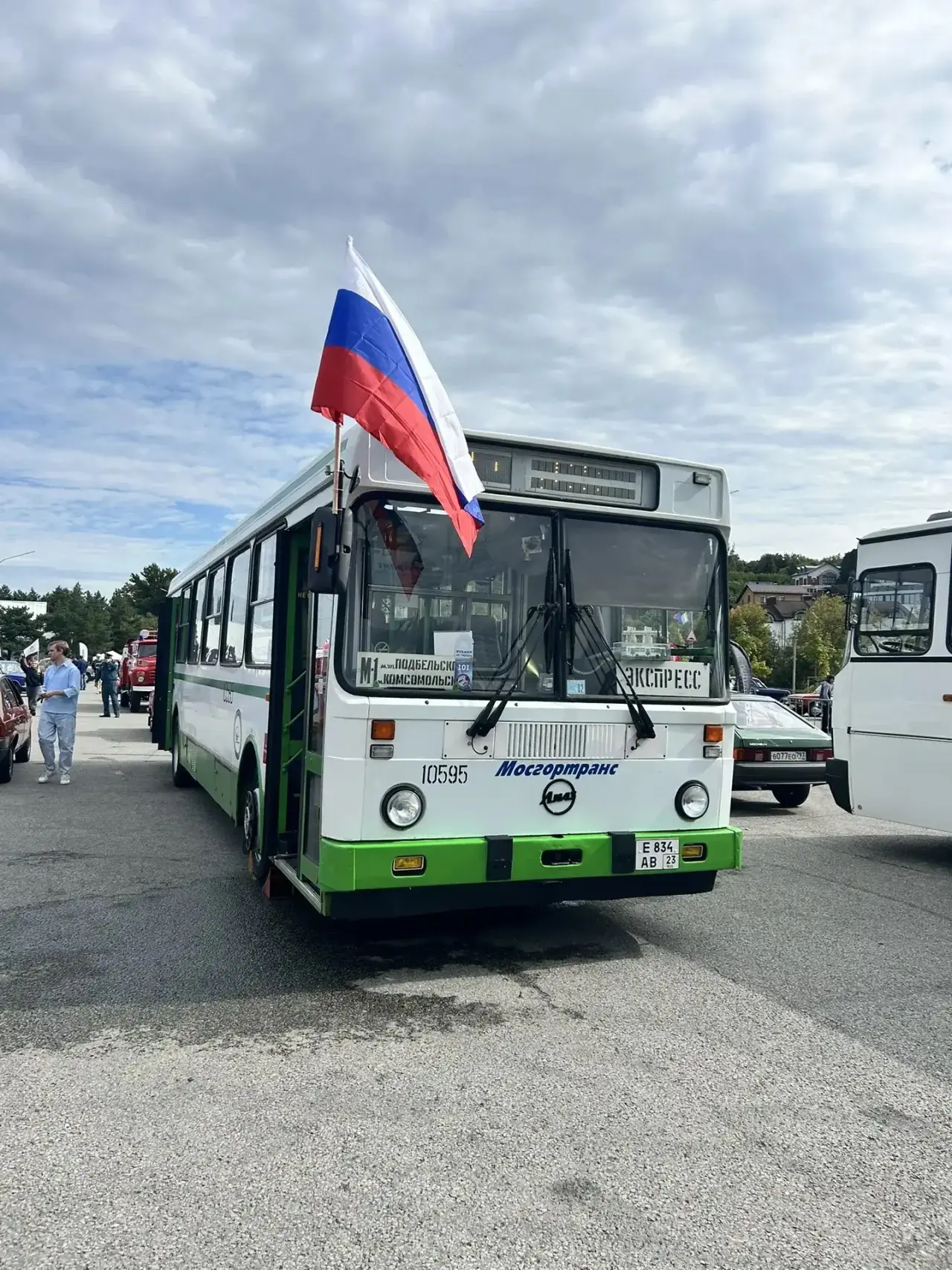 В Калуге проходит выставка ретро автомобилей