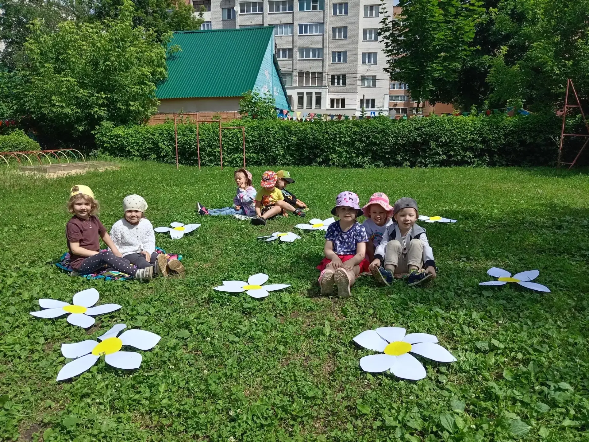 Белое поле, жёлтое солнце: наш День ромашек ✨

Сегодня в Дошкольном учреждении царило особенное наст