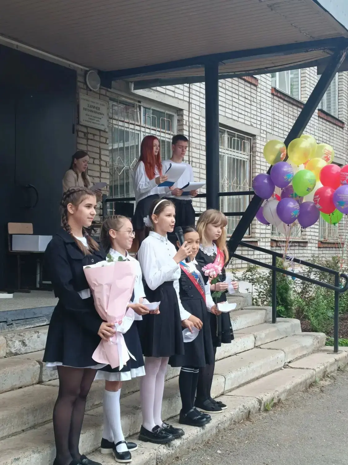 #Школа22 #ТакойДень  📸Сегодня в школе прошла торжественная линейка для четвёртых классов. Ребята при