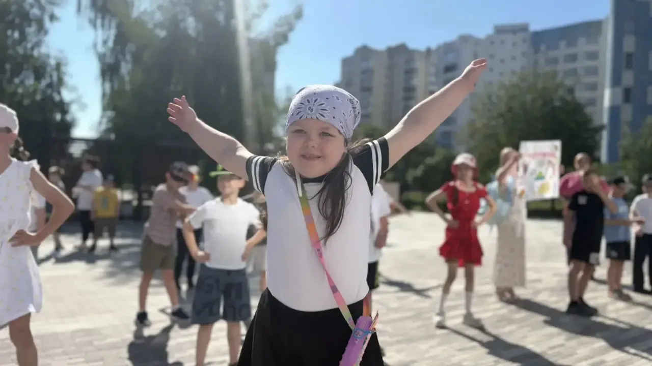 🎆 Завтра вся наша огромная страна отмечает День России! 🇷🇺 И сегодня в нашем лагере «Родничок» ца