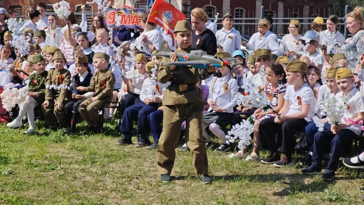 В школе №1 им. Героя РФ Л.И. Шулайкиной состоялось торжественное мероприятие «Победный май». В нем п