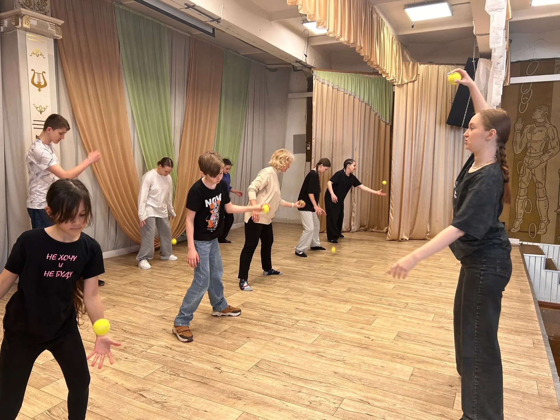 🎭 27 марта — Всемирный день театра.  ✨ День, когда сцена становится ближе, а каждый может почувствов