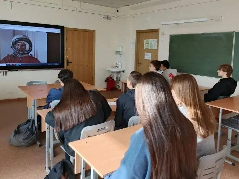 65 лет триумфа. Ко дню космонавтики 🚀  🇷🇺 Понедельник начался традиционно с Церемонии поднятия госуд