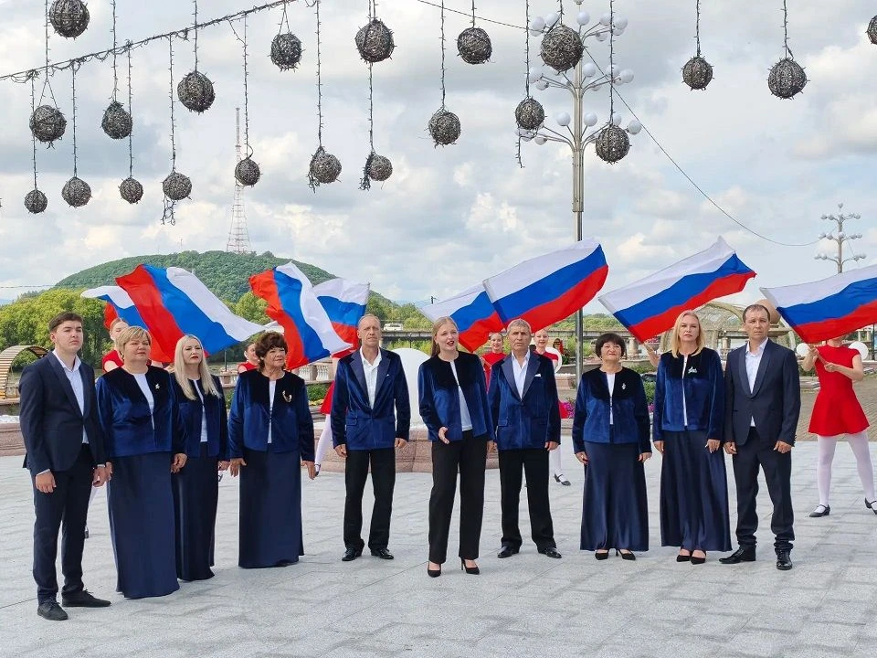 Под одним небом, под одним флагом: ЕАО — участник Всероссийской акции «Флаг моего госуд...