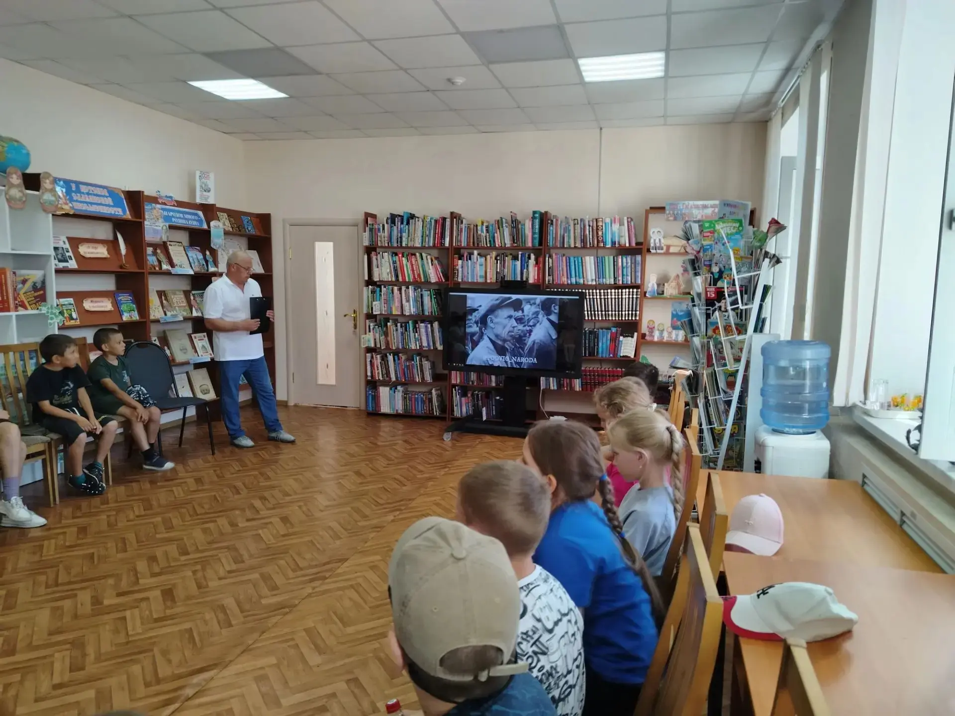 🕯️ ДЕНЬ ПАМЯТИ И СКОРБИ: УРОК ИСТОРИИ В БИБЛИОТЕКЕ
2 и 3 отряды прикоснулись к памяти поколений 🇷�
