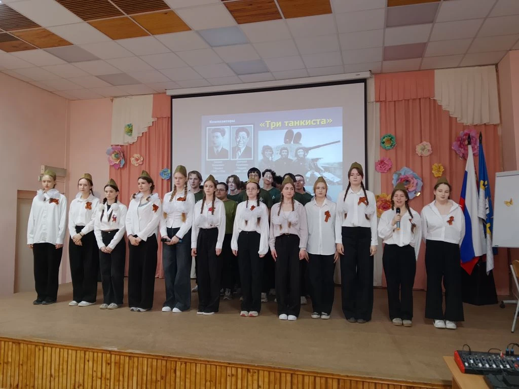 9-11 классы рассказывали о маршах, ставших гимнами разных родов войск. Интересен тот факт, что некот