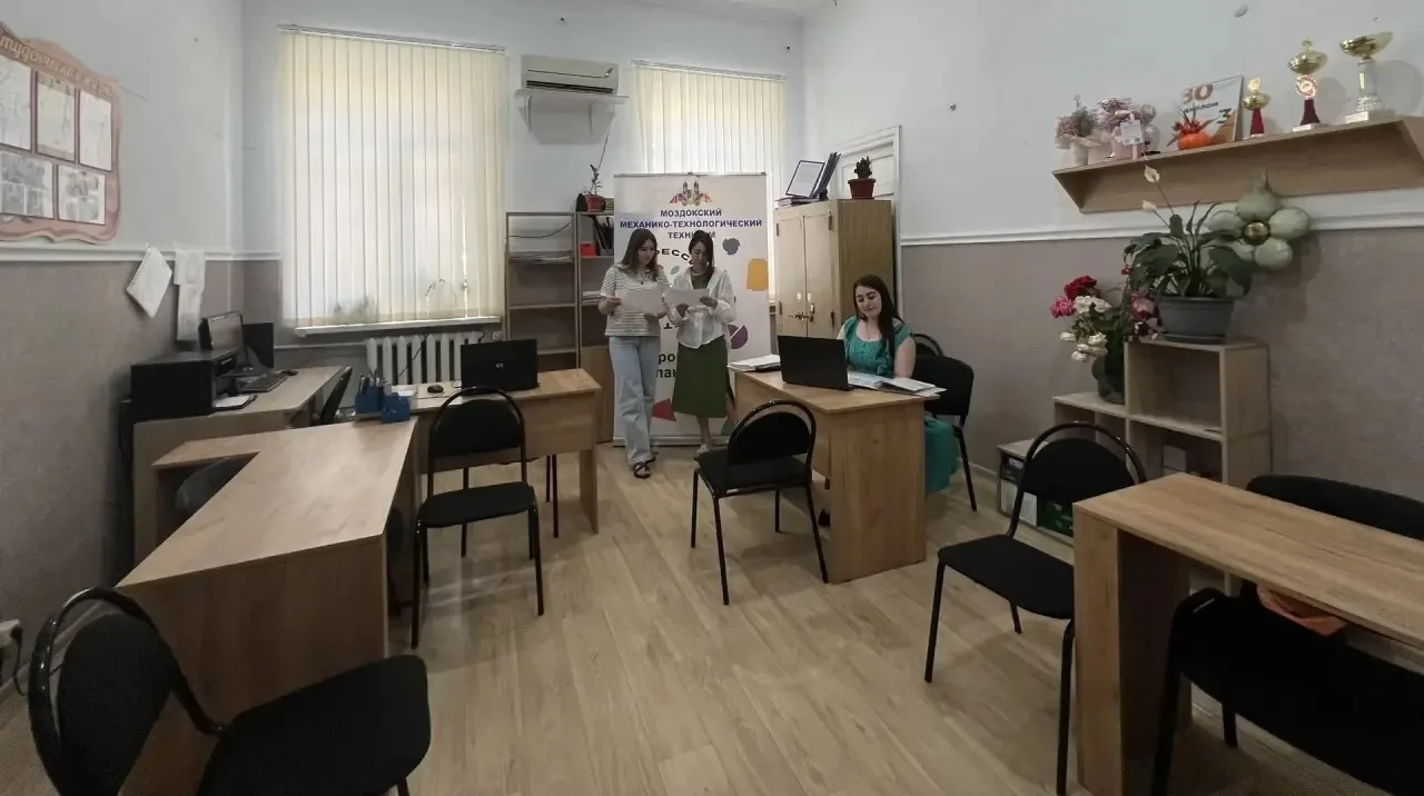 ✨ Дорогие абитуриенты и их родители! ✨
Мы рады сообщить, что наша приёмная комиссия полностью готова