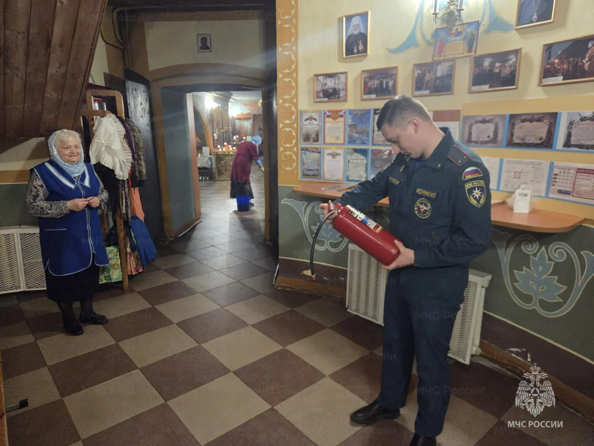 🚨 В преддверии Пасхи сотрудники МЧС России проверили храмы Рузы  Сотрудники отдела надзорной деятель