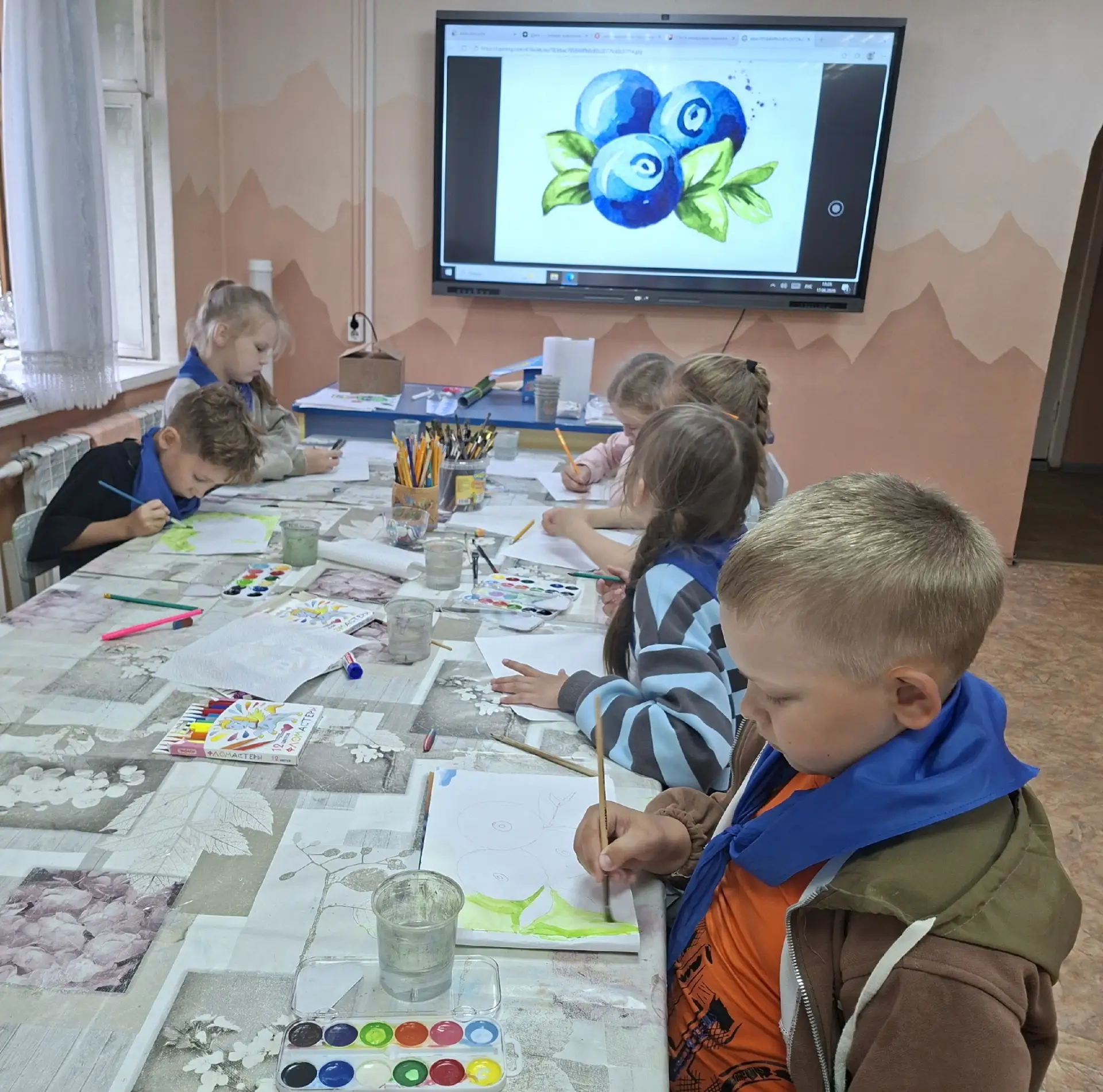 #ВоспитательнаяРаботаЦДОВУ35
#Лагерь2026ЦДОВУ35

Сегодня юным художникам из мастерской "АРТ-краеведе