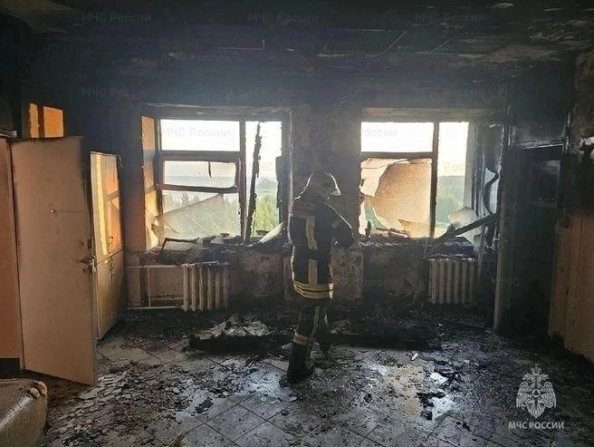 Ранним утром 14 июня в омском онкодиспансере на улице Завертяева загорелся седьмой этаж. Сообщение о