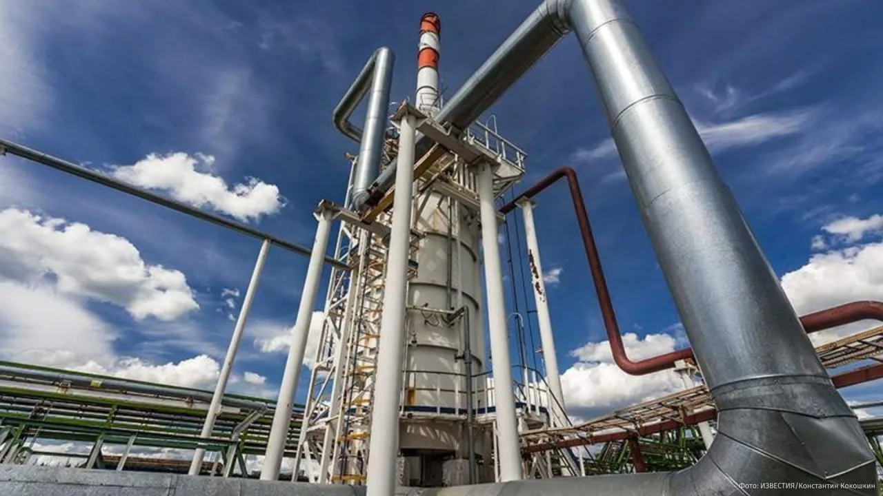 Запад исчерпал запасы нефти, заявил глава сырьевого трейдера Vitol Рассел Харди.